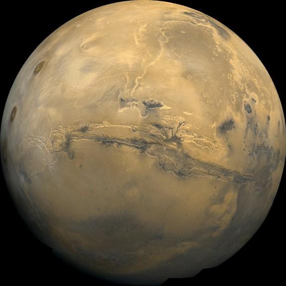 Marte es el cuarto planeta en cercanía al Sol La superficie de Marte es seca y rocosa. El planeta tiene XXXXX Marte es un planeta mucho más frío que la Tierra.