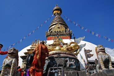 Nepalesa en los palacios y pagodas que la rodean. También visitaremos el típico mercado Ason Tole.