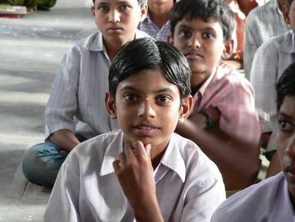 Justificación La educación de los niños, base de desarrollo de la comunidad Cuando RDT/WDT inició su programa de educación, la matriculación de niños/as pertenecientes a las castas más desfavorecidas