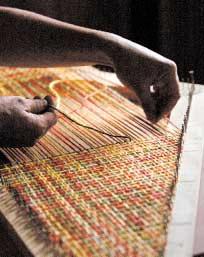 20 Informe Social 2003 > Contribuyendo al desarrollo de la comunidad En Ecuador se promueven talleres textiles Convenio con la Federación Sindical Agropecuaria Mamoré, y otras comunidades.