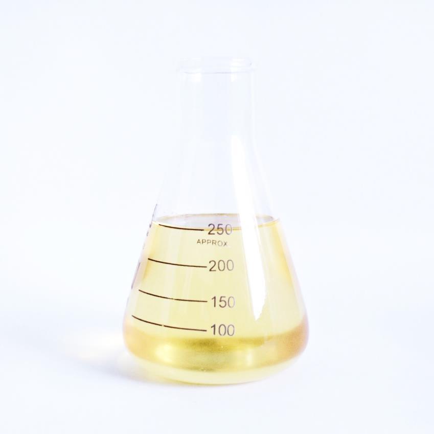 Aceite de Coco Crudo - Blanqueado El aceite de coco crudo se obtiene a través de extracción mecánica, sin utilizar solventes u otras reacciones asociadas que puedan alterar químicamente el producto.