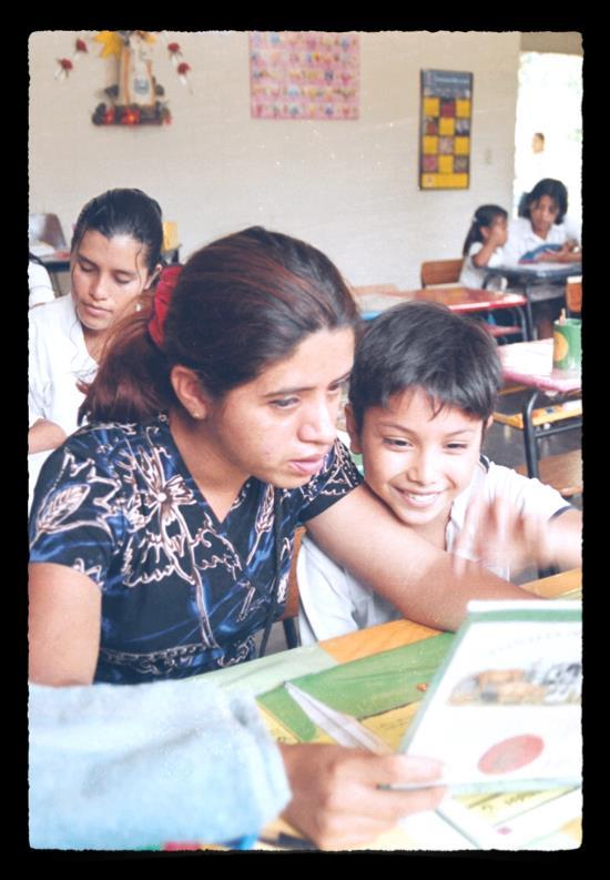 La década de los 90 El Salvador registraba alrededor de medio millón de niñas y niños fuera del sistema educativo,