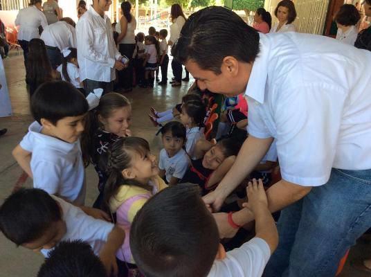 gaceta Municipal situación hay buen trabajo en equipo, organización y mucho amor por la educación y el bienestar de los niños del Municipio de Ixtlán del Río, Y además se mostró muy preocupado y les