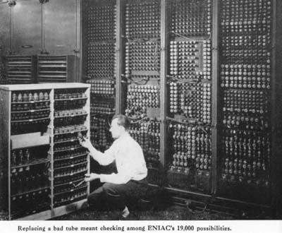 ENIAC (1946) John Mauchly - Presper Eckert Primera