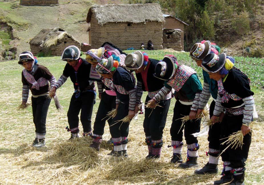 La qachwa celebra la cosecha y trilla del trigo y la cebada. Es una fiesta-faena, en la que el trabajo se convierte en ritual y festejo.