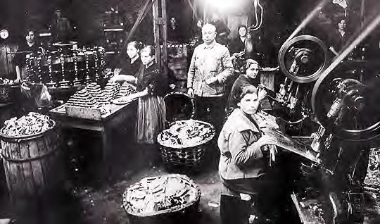 Las crecientes necesidades de maquinaria de todo tipo (agrícola, textil, ferroviaria, naval ) estimuló la expansión de la industria metalúrgica.