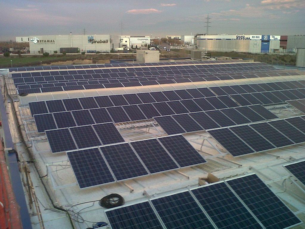 Proyecto en funcionamiento 100 kw fotovoltaicos sobre cubierta industrial en Lleida Puesta en marcha:
