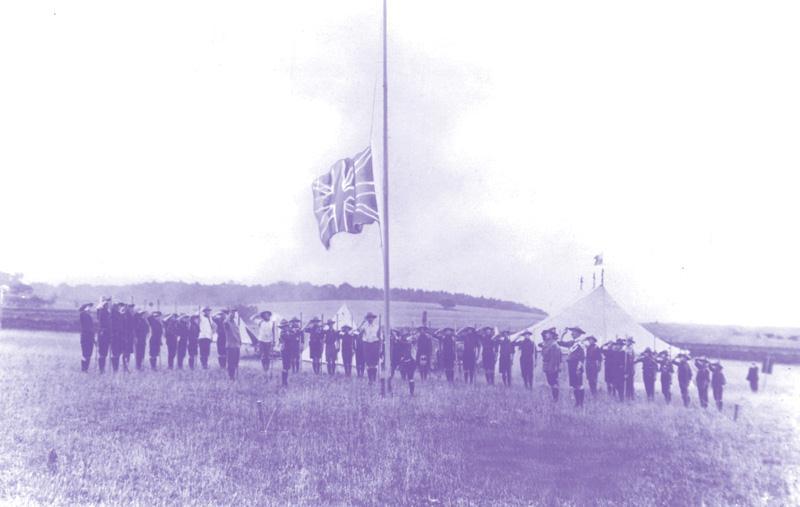 SATISFECHO En la tarde del 31 de julio de 1907, todos los participantes de lo que sería el primer campamento scout se reunieron en la isla de Brownsea.