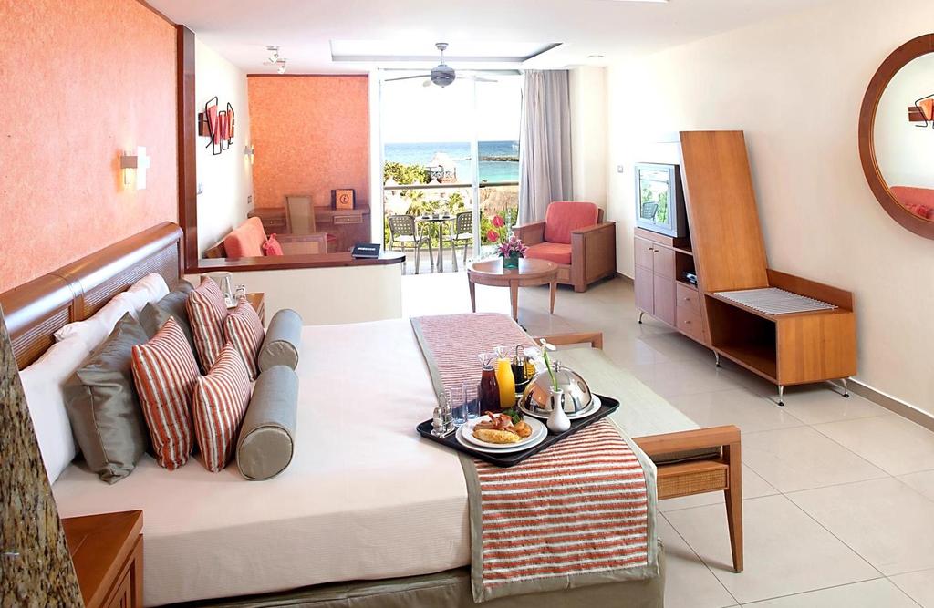 GRAND SIRENIS RIVIERA MAYA HOTEL & SPA Disfrute toda la amplitud, comodidad y estilo que el Grand Sirenis Riviera Maya