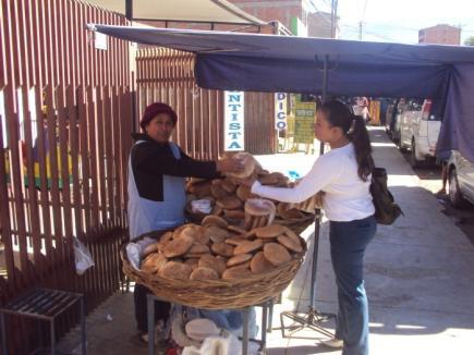 Banca Comunal En cumplimiento del 7mo principio del cooperativismo, este producto crediticio, busca extender el acceso al financiamiento en Bolivia, segmentando las áreas y sectores de bajos ingresos.