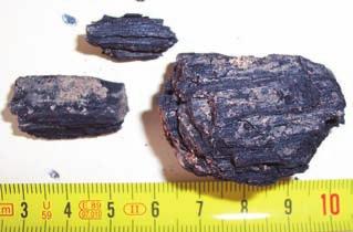 JOSEBA LIZEAGA RICA 20C-20D-20B Nivel III Derrumbe-Carbones 25-2-98 Dimensiones: 3,4 x 2,4 x 2,0 cm. Descripción externa: Muestra carbonizada.