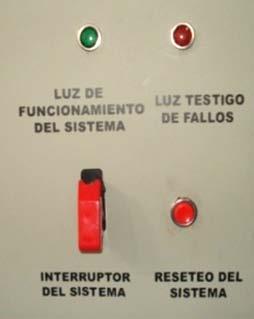 Existe una lámpara testigo color verde (2) que indica el funcionamiento del sistema y otra color rojo (3) que se enciende cuando existe un