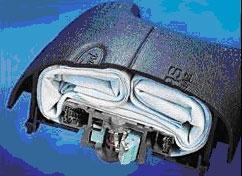 Funcionamiento y plegado de un airbag frontal Durante el impacto, el airbag frontal entrega una suficiente área de contacto para el cuerpo del conductor, aunque no obstaculiza