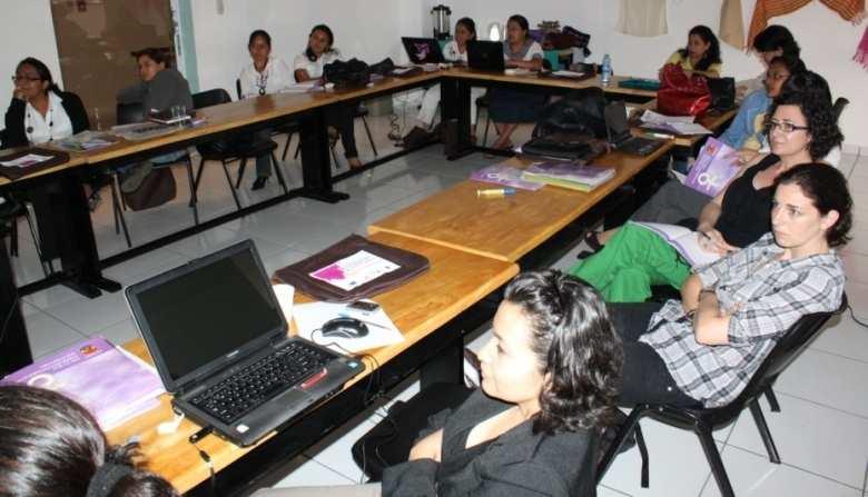 Construyendo estrategias y acciones frente al feminicidio/femicidio y la violencia de género contra las mujeres en Centro América Resumen semestral del proyecto Construyendo estrategias y acciones