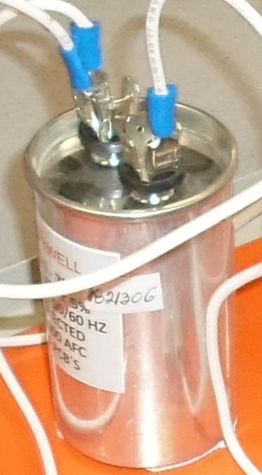 Parámetros de los condensadores adquiridos para el 7 mo armónico. Voltaje 370 V Frecuencia 60-50 Hz 10.