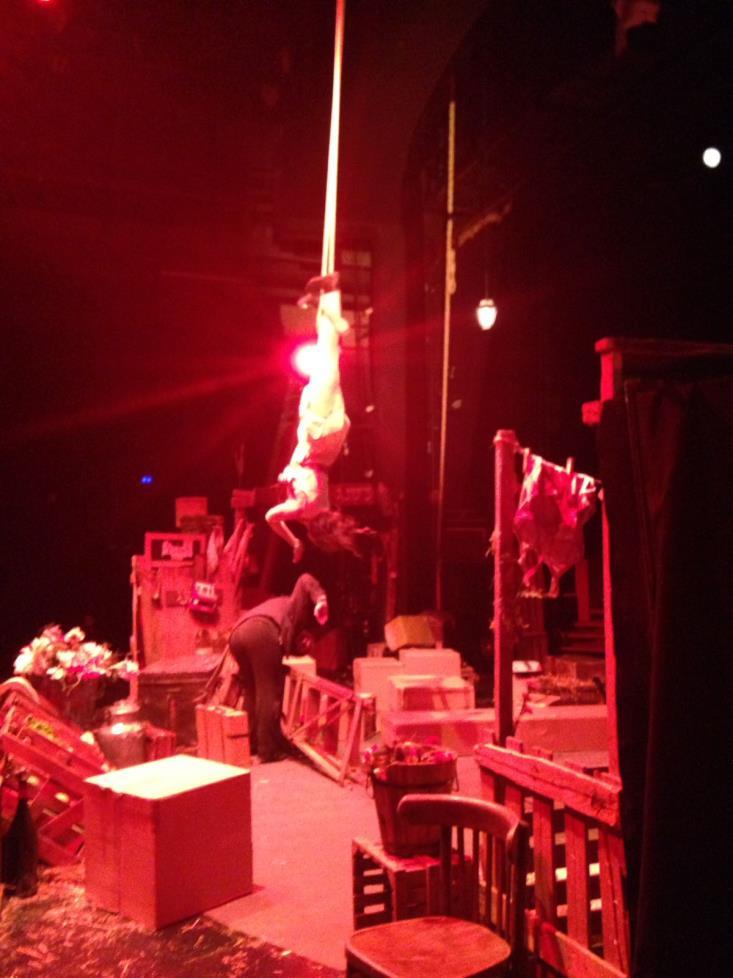 ESPECTÁCULOS Espectáculo Circus Klezmer. Director Adrián Schvarzstein. Como Actriz, Trapecista y tela. Amiens. Francia Diciembre 2016.