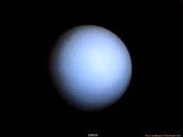 U RANO Debido a su lejanía, no fue descubierto hasta que se construyeron Este tiene un planeta gigante verde azulado que presenta anillos débiles.