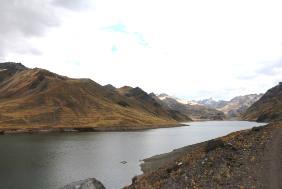 Sobre este ámbito encontramos a la represa de Yuracmayo, construida entre 1991 y 1994, con una altura de cimentación de 56 metros, longitud de coronación de 558.5 m, rendimiento hídrico de 2.