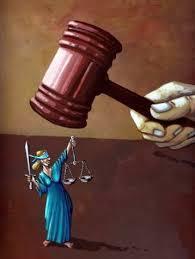 El principio de legalidad consiste en la distinción y subordinación de las funciones ejecutiva y judicial a la función legislativa; el principio de imparcialidad consiste en la