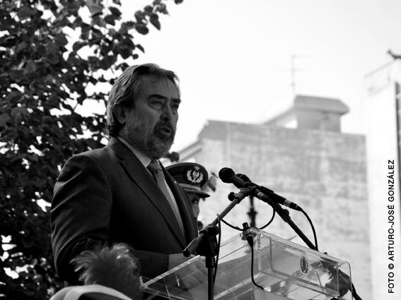 Por su parte, el alcalde de Zaragoza, Juan Alberto Belloch, afirmó que la historia de los Sitios merece ser recordada para valorar el enorme esfuerzo que nos ha costado llegar a ser como somos, e