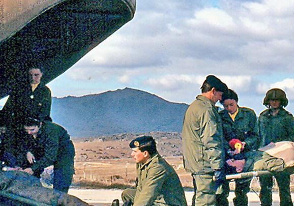 En la última expedición se trasladó desde España un Hospital de Campaña en dos aviones Hércules C-130, con 34 personas a bordo, 11 de ellas eran DASM que fueron con su Inspectora General al frente,