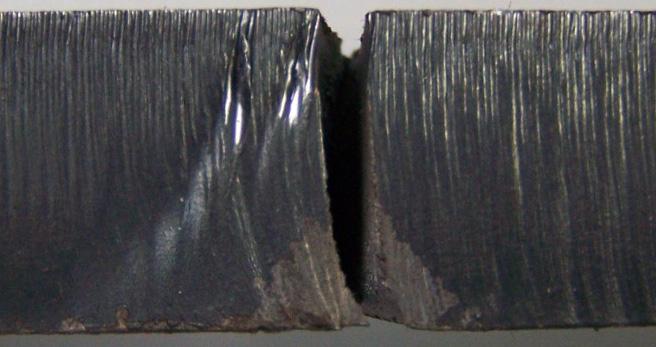 Dichos defectos comenzaban a ser visibles en el acero S355M, sin embargo su tamaño y profundidad son significativamente mayores en las superficies cortadas por láser del acero S460M. En la Figura 5.
