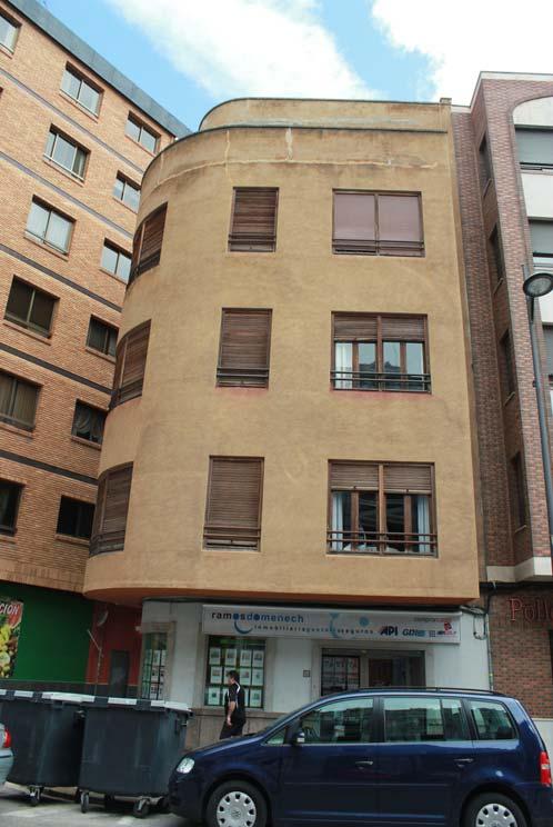 DESCRIPCIÓN Edificio de viviendas plurifamiliares contruido en 1940, obra del arquitecto d.enrique Pecourt Betés.