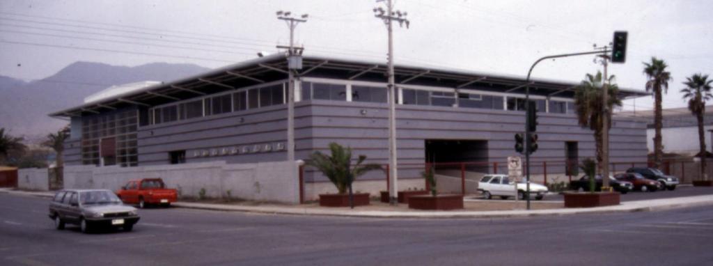 Minera Escondida Ltda. Colegio Politécnico Antofagasta El edificio alberga salas de clases, laboratorios y talleres para la capacitación profesional del personal que labora en la compañía.