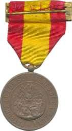 Creando una medalla de bronce para conmemorar el acto de la proclamación de Nuestra Señora de Monserrat como Patrona de los Somatenes de Cataluña.