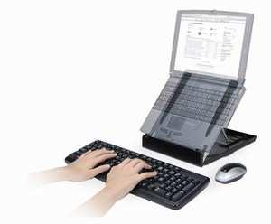 Uso de PCs portátiles: holder El holder provoca que la pantalla quede en un mejor nivel y evite que el trabajador contraiga cuello y