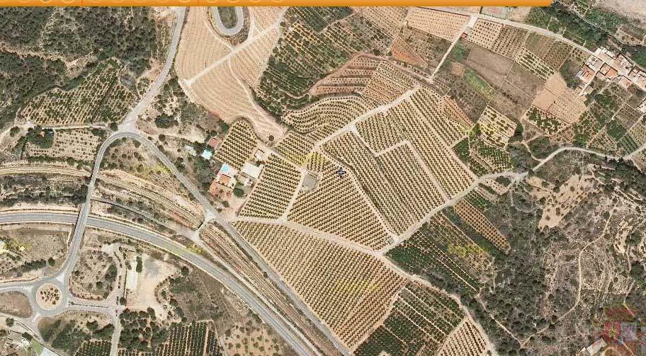 POLÍGONO 13 La fotografía aérea de 2003 muestra una superficie recién transformada de unas 8 hectáreas, lo que supone un consumo de 40.000 m 3 /año Polígono 13.