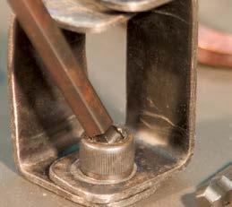 Ajuste exacto El borde con chaflán, permite un encaje perfecto, entre la llave y el tornillo o prisionero. Encaje maquinado Mayor precisión y encaje sin holguras.