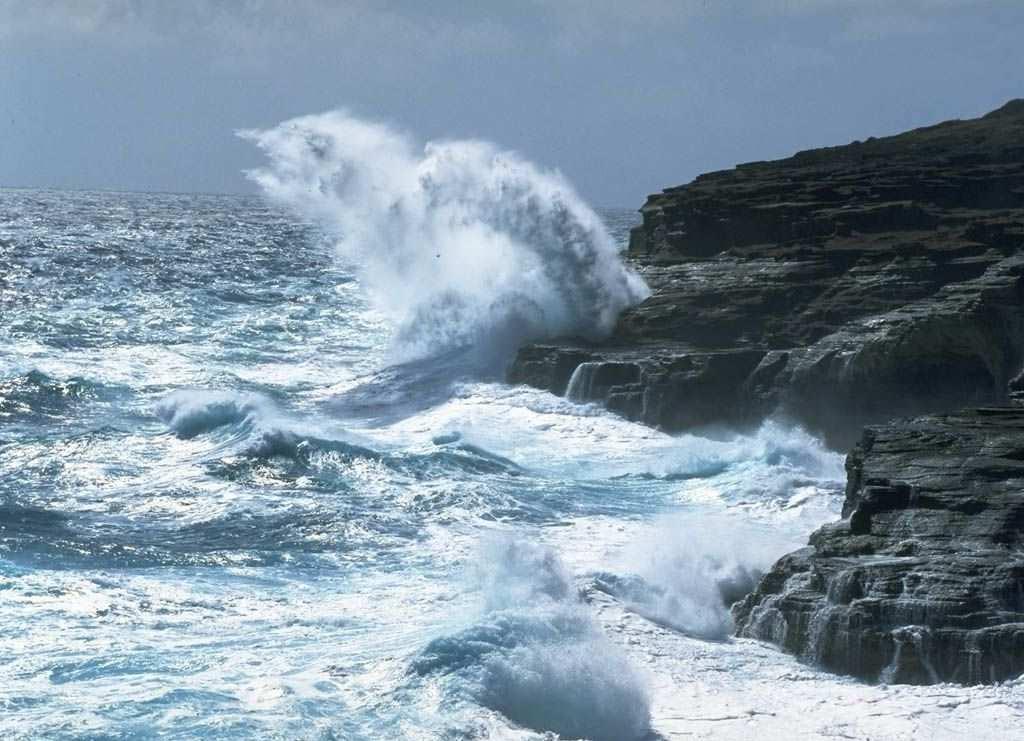 Formas de erosión Las olas son los principales agentes erosivos.