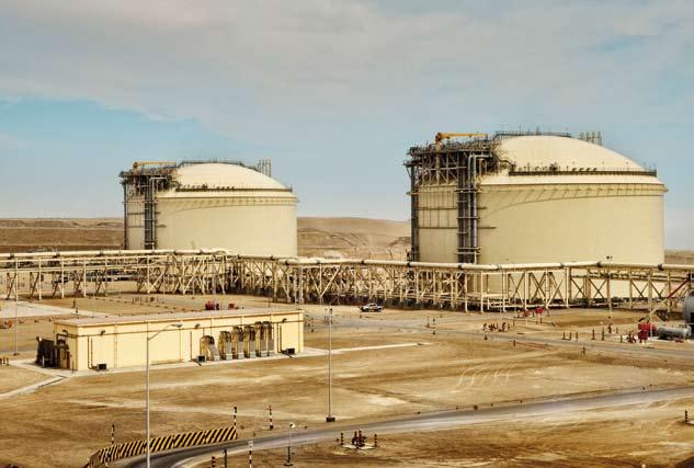 Muelle de descarga para buques metaneros en las instalaciones de Canaport en Canadá Planta de licuefacción y almacenamiento de gas en Pampa Melchorita, Perú participación del 20%, seguido de Sonagas