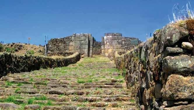 Complejo Arqueológico de Aypate, Ayabaca, Piura Este complejo ubicado aproximadamente a unos 32 km de Ayabaca en el caserío Lagunas de Canli, es el único centro inca construido en piedra que se ubica