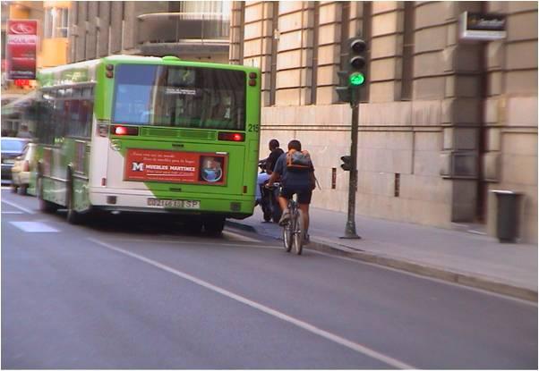 Líneas estratégicas para una movilidad sostenible Transporte público El autobús debe ser competitivo y