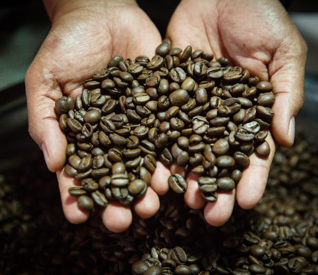 Bajo Balance de masas, las empresas pueden mezclar producto Fairtrade y no-fairtrade durante el proceso de fabricación, mientras que se respeten los términos de volúmenes de venta Fairtrade