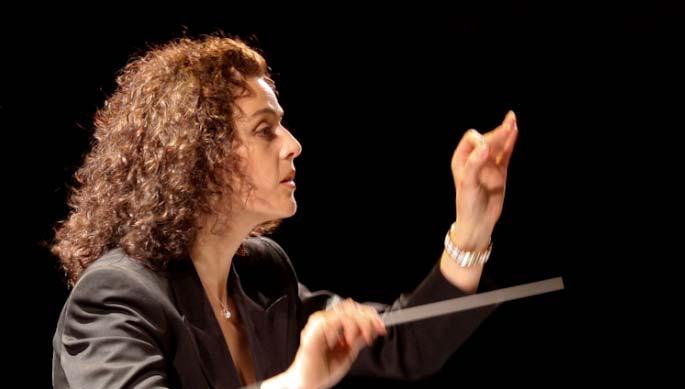 ISABEL LÓPEZ CALZADA DIRECTORA TITULAR Y ARTÍSTICA BIOGRAFIA. Directora de Orquesta nacida en Madrid, realiza sus estudios musicales, en el Real Conservatorio Superior de Música de Madrid.
