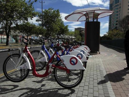 MOVILIDAD NO MOTORIZADA Desde julio del 2012 funciona el sistema de bicicletas públicas de alquiler biciq, que en pocos meses registra más de 7000 personas y