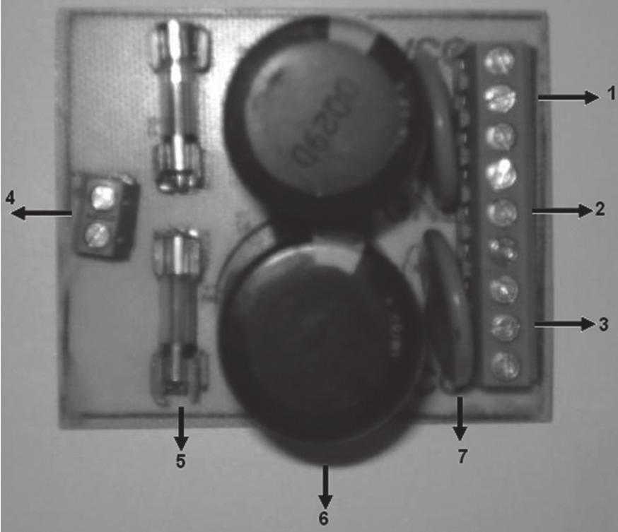 Normalmente, en esta clase de aplicaciones se suelen utilizar circuitos integrados tipo drivers como el IR2110 que permiten obtener las señales para, al menos, 2 interruptores conectados en la parte
