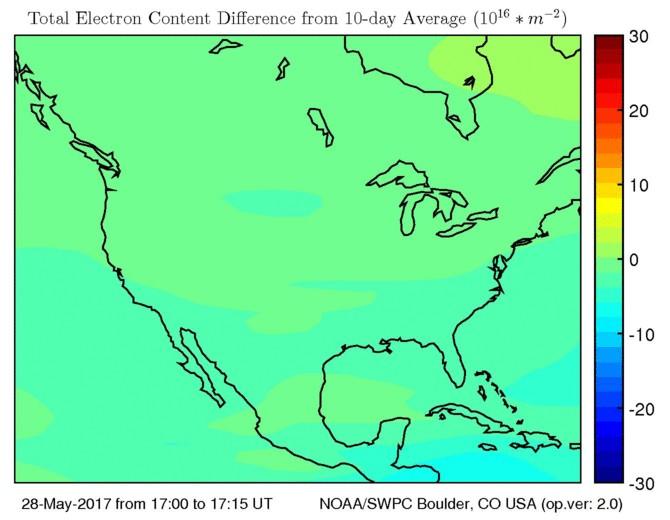 En particular, el panel derecho muestra los valores TEC durante el máximo de la tormenta ionosférica.