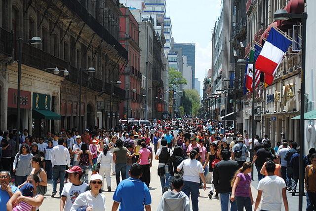 ANDADORES COMERCIALES Y TURISTICOS En todo el mundo las calles peatonales son parte importante de la atracción turística de las