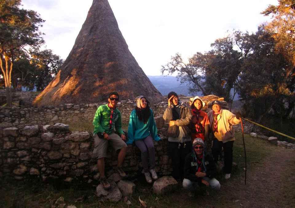 Historia El Qhapaq Ñam nace, en el año 2012, como un desafío de campo para los caminantes cubriéndose exitosamente la ruta Chachapoyas Levanto Magdalena Kuelap.