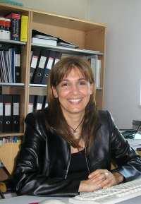 Carmen Julia Hernández Hernández Licenciada en Geografía e Historia por la Universidad de La Laguna. Subdirectora de Servicios y Personal de la Biblioteca de la Universidad de la Laguna desde 2001.