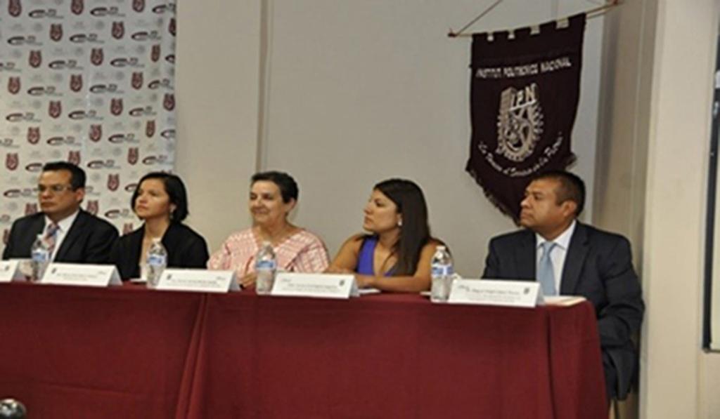 4to. Encuentro Nacional de la Red de Expertos en Telecomunicaciones del IPN Agosto de 2014 Nota: En la fotografía de izquierda a derecha: el Dr.