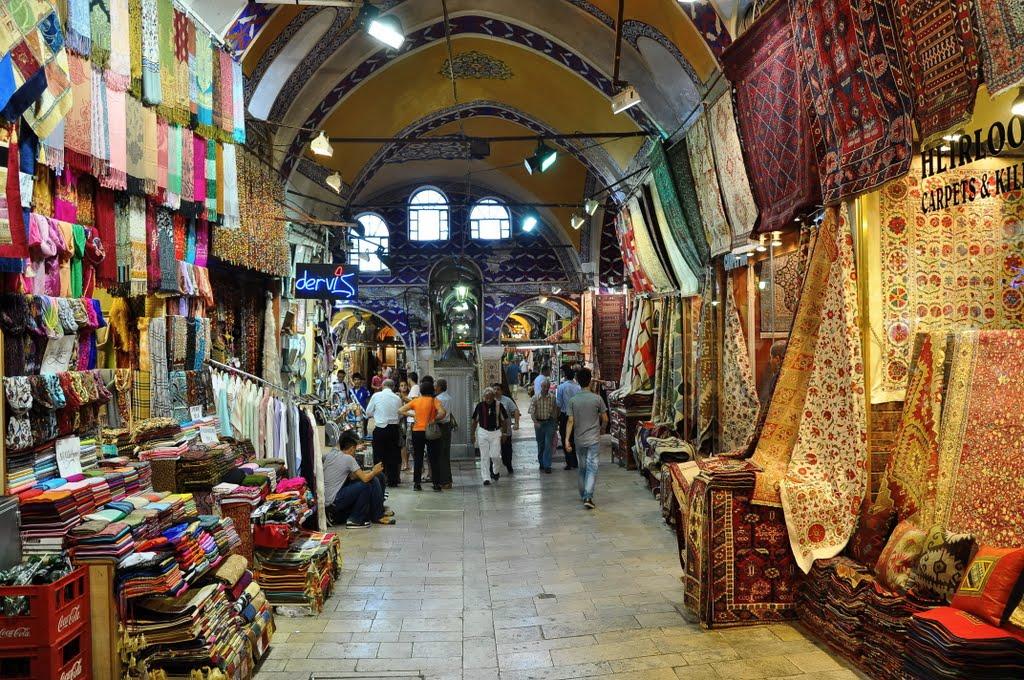 Lo voy a poner en mis propias palabras, yo volví de Turquía diciendo que lo mejor de Turquía es Turquía y lo peor son los Turcos Dentro del Gran Bazar los turistas son abordados de una forma