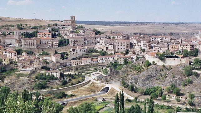 Sepúlveda (Segovia) Conocida como la villa de las Siete Puertas, esta ciudad fortificada conserva importantes restos de su pasado medieval.