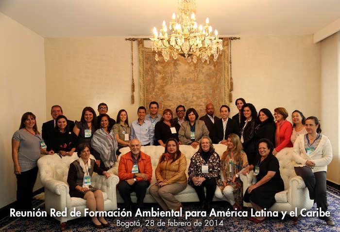 Bogotá, febrero, 2014 Lima, septiembre, 2014 QUIEN ES LA RED Red de Formación Ambiental = Directoras (es) de las unidades de