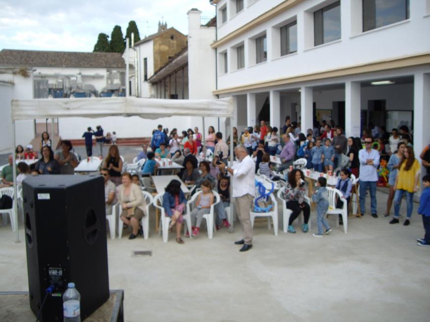 El escenario, las mesas y las sillas fueron cortesía del Excmo. Ayuntamiento de Ronda.