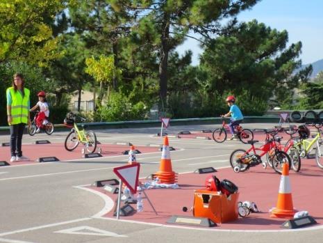 Pla de mobilitat urbana sostenible de Santa Coloma de Gramenet 33 2.5 Campanyes de conducció eficient i segura en bicicleta 1. Àmbit d actuació Mobilitat en bicicleta i seguretat viària. 2. Objectius Objectiu 2.